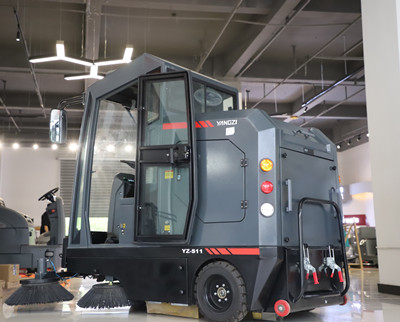 駕駛式掃地機 駕駛式掃地機