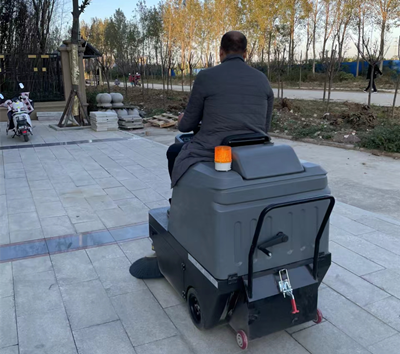 駕駛式掃地機(jī) 駕駛式掃地機(jī)